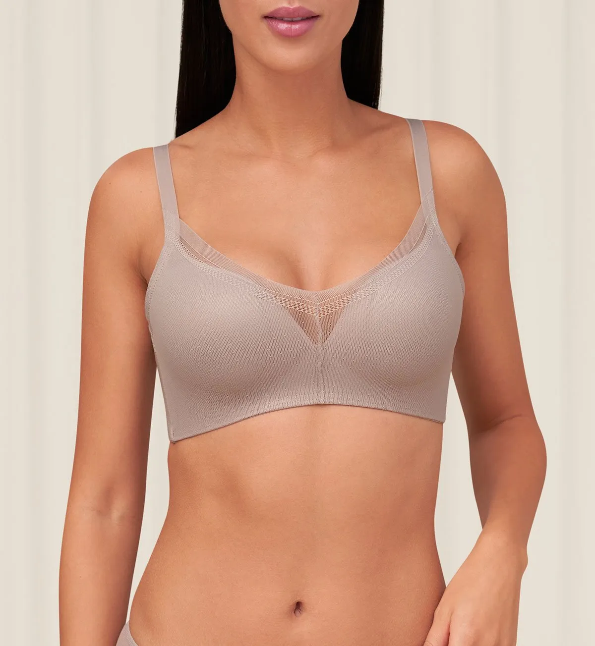 INVISIBLE INSIDE-OUT DELICATE NON WIRED PADDED BRA